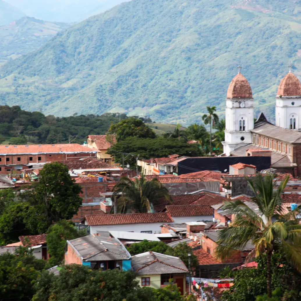  Tarso tiene más de 6.000 habitantes y se extiende por 119 kilómetros cuadrados —casi seis veces el espacio que ocupa Itagüí—. Vive del café, el plátano, el fríjol, el maíz y la yuca. FOTO JULIO CÉSAR HERRERA 