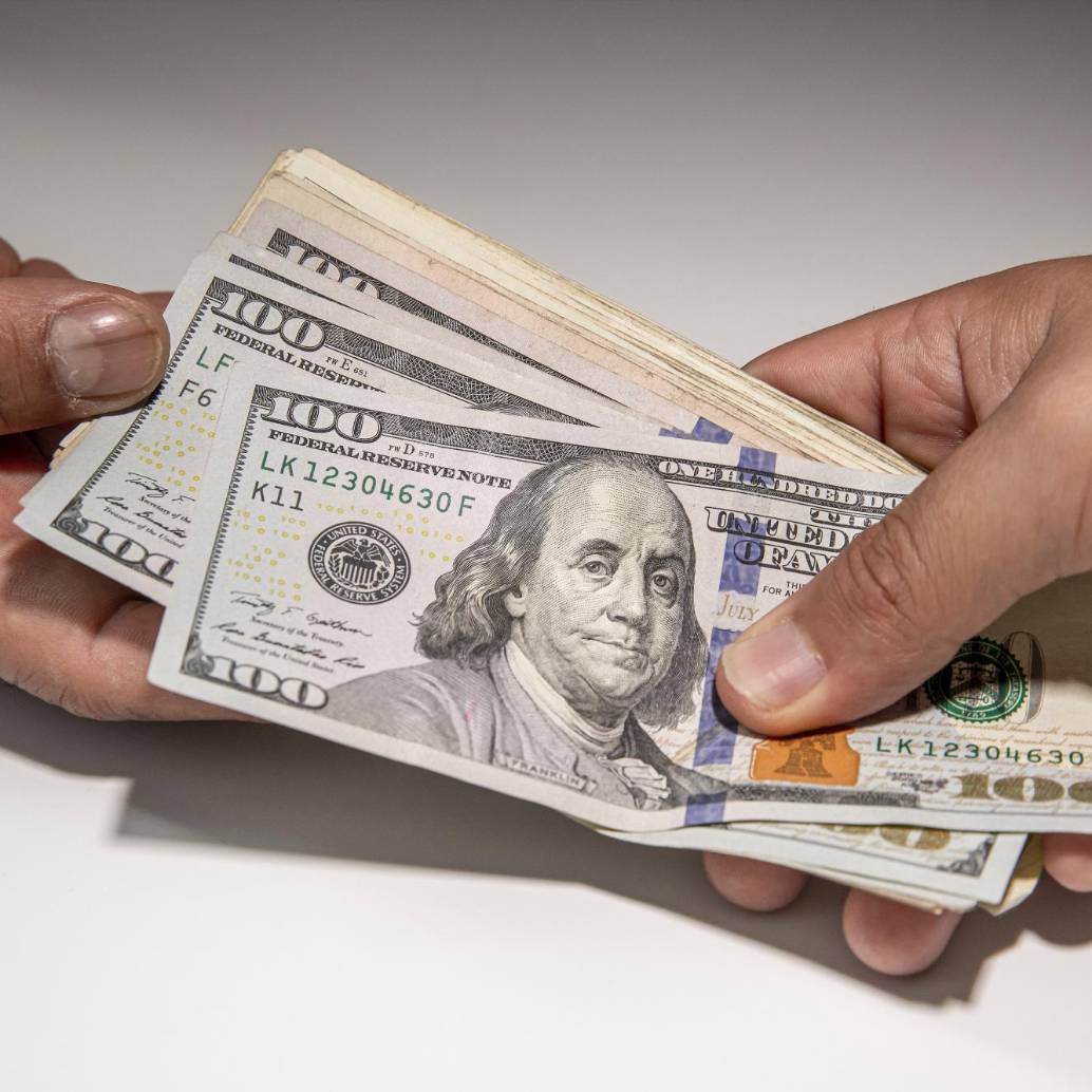 $4.020 cotización más alta que alcanzó el dólar este viernes en la Bolsa de Valores. FOTO Carlos Velásquez