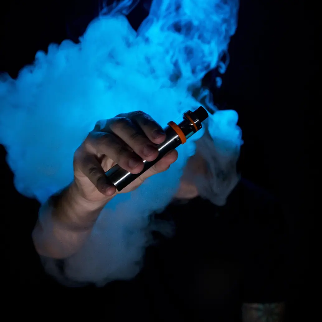 Varios comercios deberán implementar medidas para controlar que menores de edad no accedan a vapeadores o productos de tabaco. FOTO: Archivo EL COLOMBIANO, Carlos Velásquez