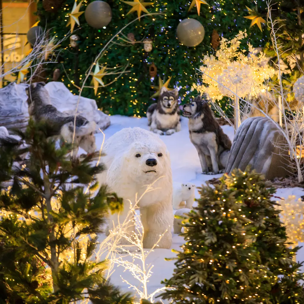 Centro comercial Viva Envigado. Estas iniciativas no solo dinamizan la actividad comercial en uno de los meses más importantes del año, sino que también consolidan a Medellín y su Área Metropolitana, como una de los lugares con mayor espíritu navideño en Colombia Foto: Camilo Suárez Echeverry