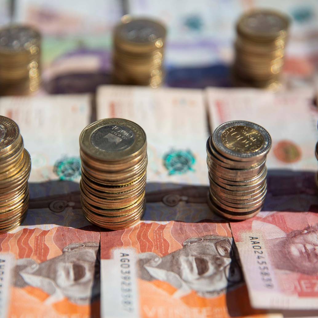 El salario mínimo legal vigente en Colombia pasó de $1.300.000 en 2024 a $1.423.500 este año, sin auxilio de transporte. FOTO: EL COLOMBIANO