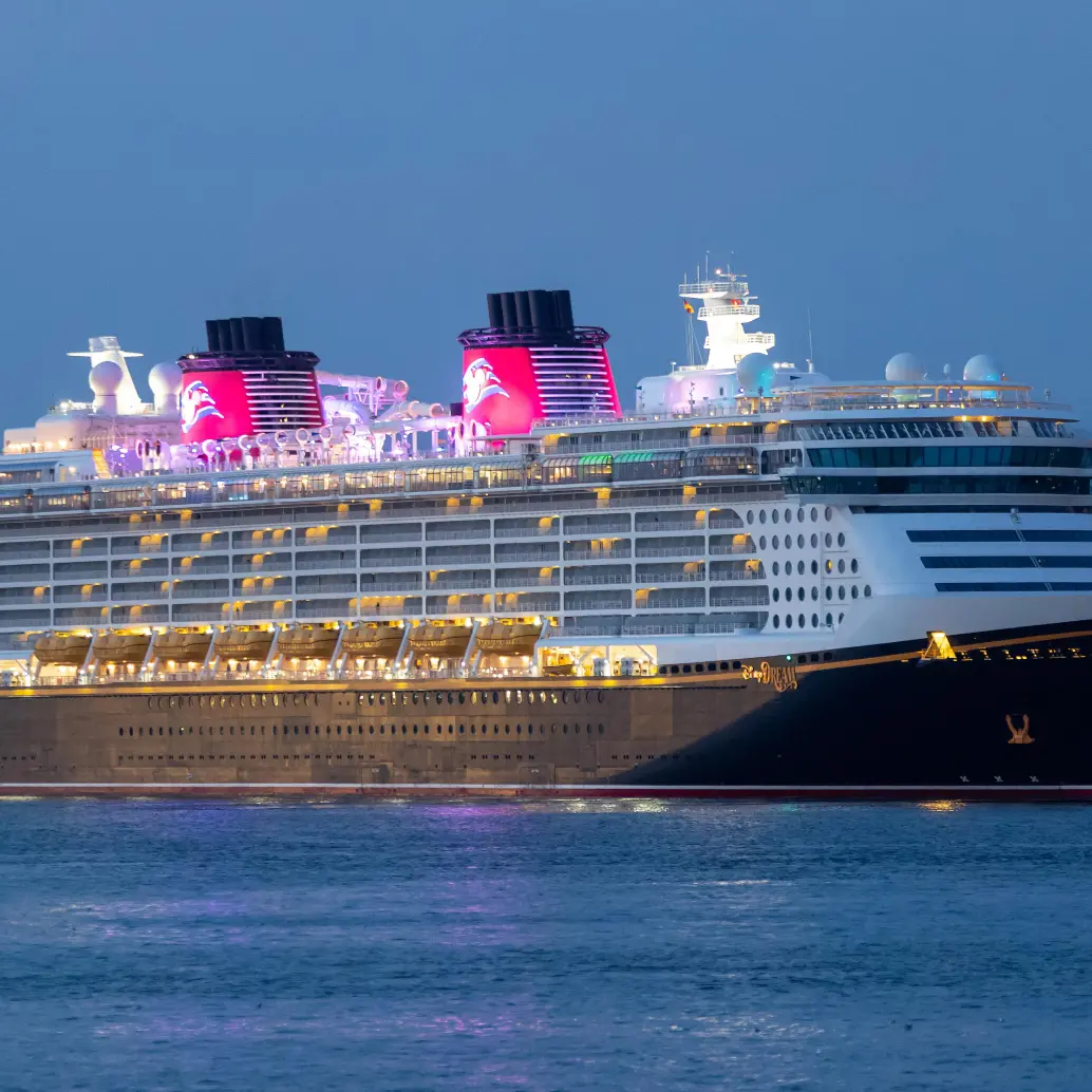  El <b>Disney Dream</b>, lanzado en 2011, cuenta con 14 cubiertas y capacidad para más de 4.000 personas. Cortesía, AFP.