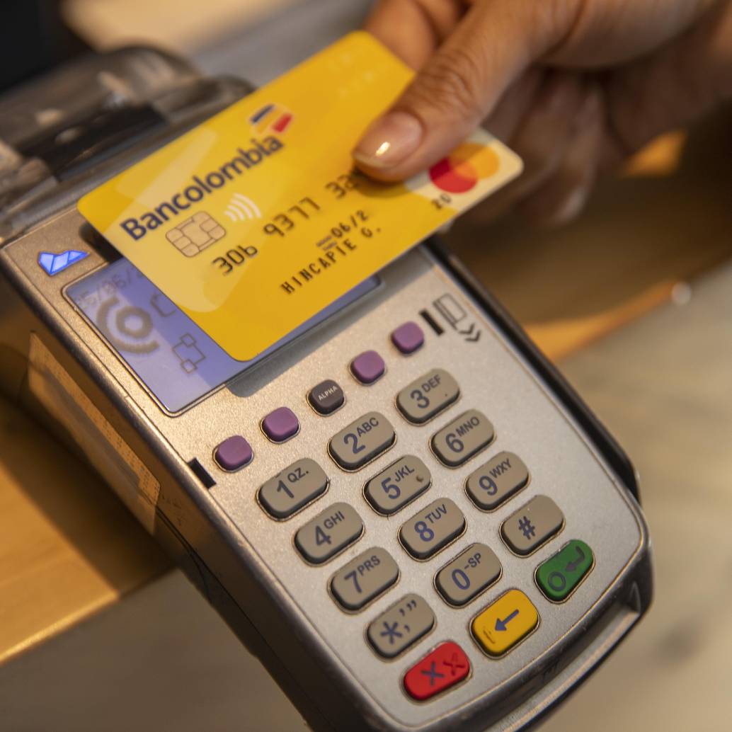 Según Anif, la eliminación de la retención en la fuente sobre pagos con tarjetas débito y crédito representa una medida alineada con los objetivos de eficiencia, formalización e inclusión financiera. Foto: Carlos Velásquez