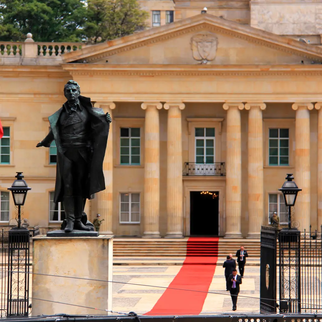 Colombia pierde dinamismo económico reciente mientras su deuda y déficit fiscal se amplían frente a Chile, Perú y Brasil. FOTO Colprensa