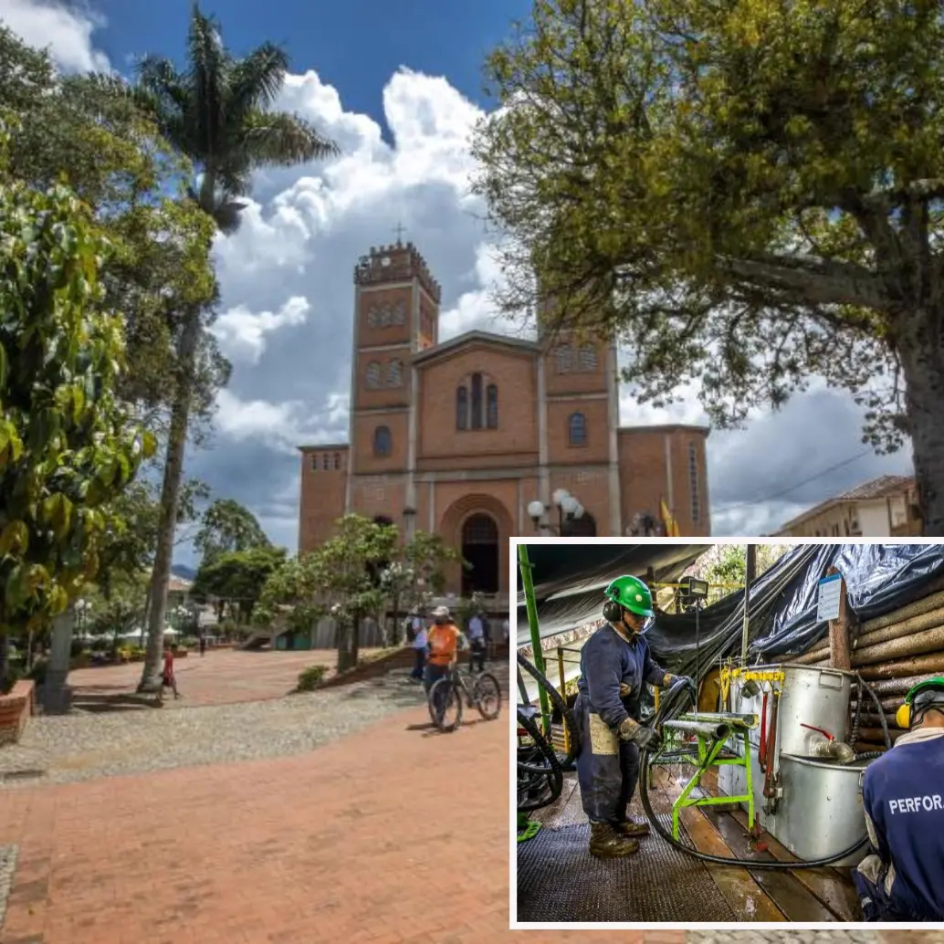 Adelante, obreros de Quebradona en Jericó. Atrás, parque de este municipio del Suroeste. Foto: Camilo Suárez y Juan Sánchez Ocampo