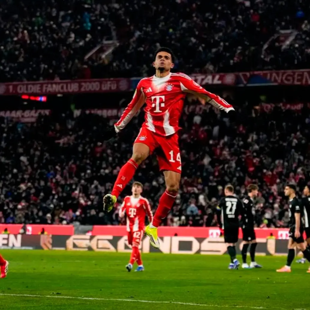 El futbolista colombiano Luis Díaz suma 14 goles y 10 asistencias en los 23 partidos que ha disputado con el Bayern Múnich. Foto: tomada del x de @LuisFDiaz19