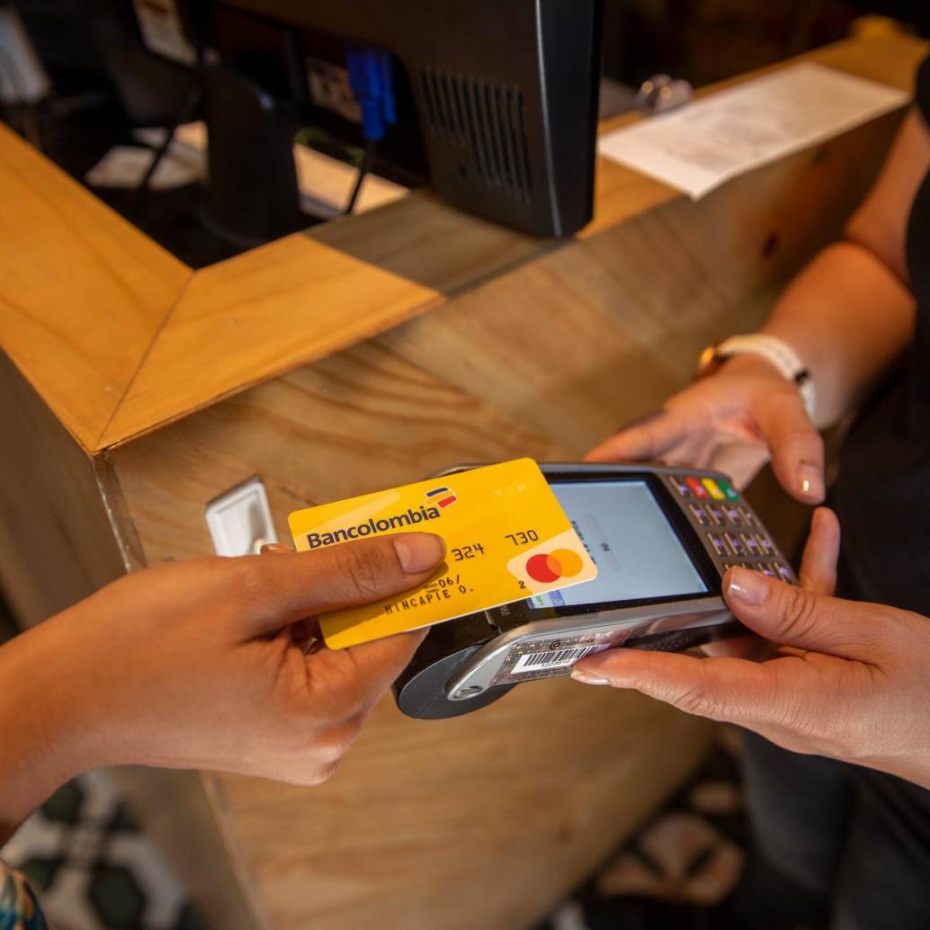 A raíz de la baja en la tasa de usura comprar con tarjeta de crédito será más económico. Foto: Carlos Alberto Velásquez. 