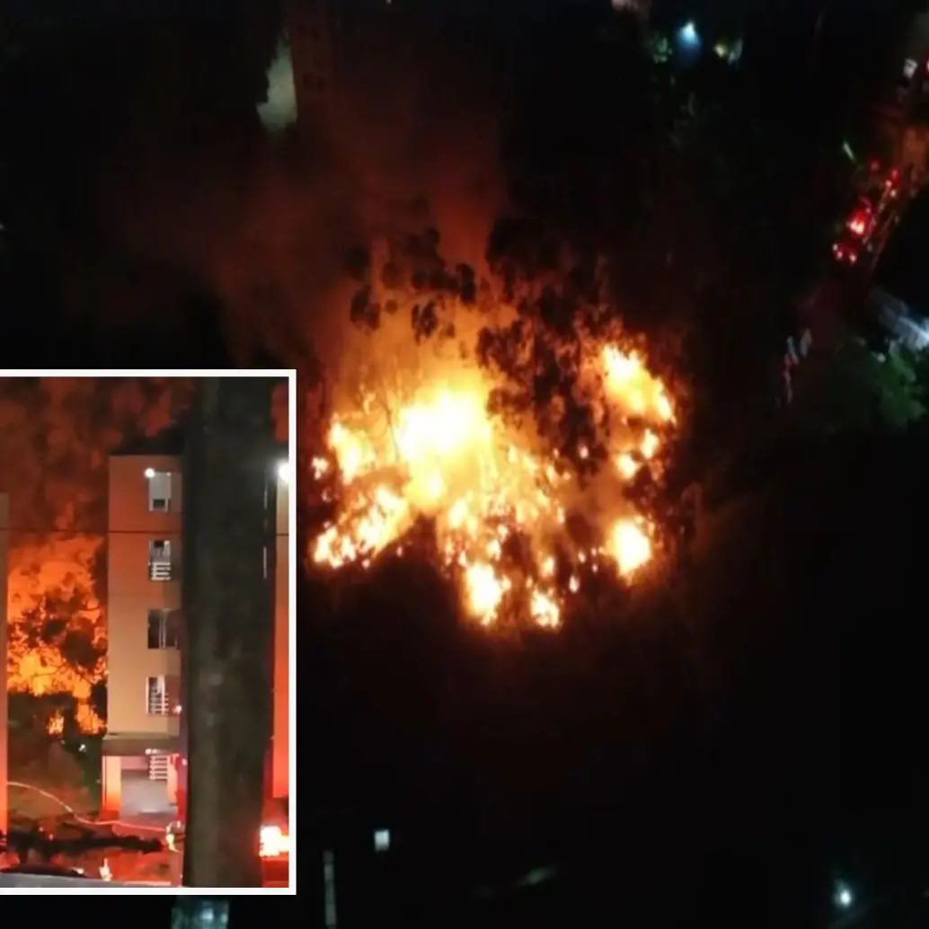 Adelante, el fuego visto desde un edificio cercano. Atrás, toma aérea de la emergencia. FOTO: Cortesía Denuncias Antioquia