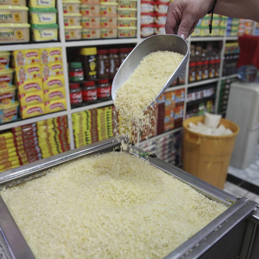 La resolución introduce un cambio en la forma de fijar el precio del arroz, que antes era determinado directamente por la industria. Foto: EL COLOMBIANO