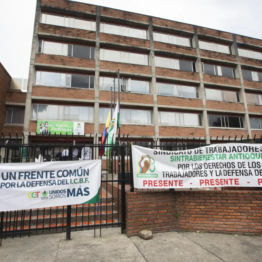 Desde el pasado 11 de agosto, los empleados del Instituto Colombiano de Bienestar Familiar (ICBF) salieron a paro en Antioquia. FOTO: Esneyder Gutiérrez Cardona