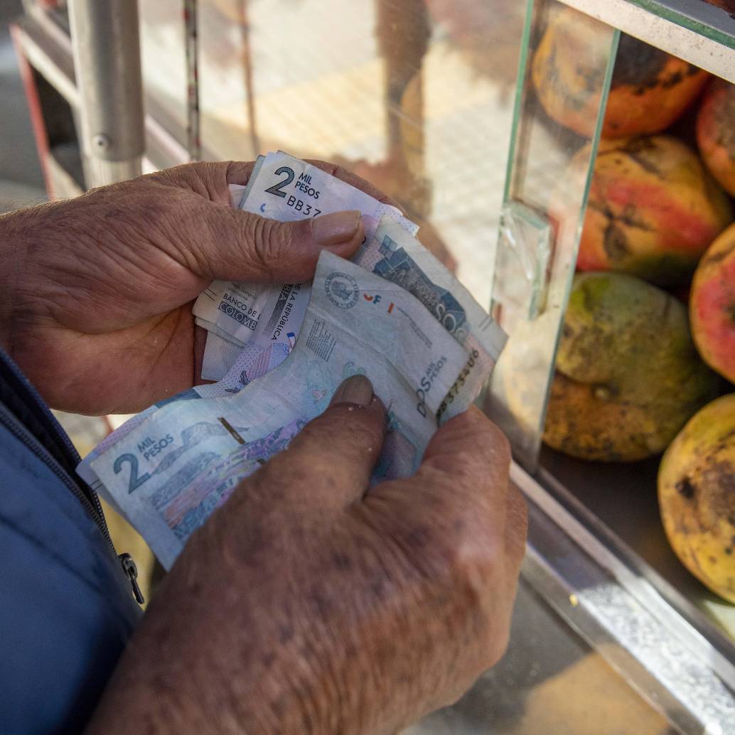 Desde que inició el gobierno del presidente Gustavo Petro, el salario mínimo ha aumentado alrededor de 37,6%. Foto: Edwin Bustamante