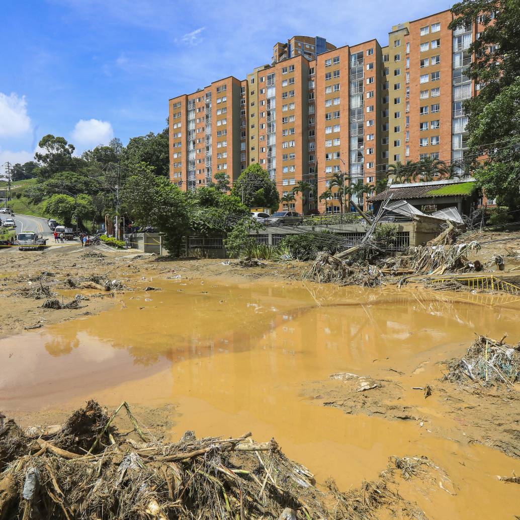 Descripción: Daños e inundaciones por lluvias en Medellín. Un muerto, un desaparecido, vías cerradas y más desastres dejan lluvias torrenciales en Medellín Desde el pasado fin de semana la temporada de lluvias ya deja más de 68 viviendas afectadas y 7 viviendas colapsadas en Medellín. Personajes: . Fecha de evento: 29/04/2025. Foto: Esneyder Gutiérrez