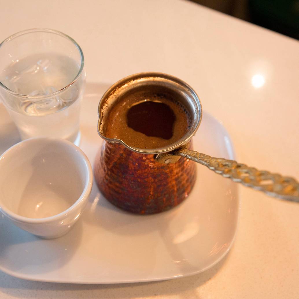 La cafeína confunde al cerebro al hacerle creer que el cuerpo está menos cansado de lo que en realidad está. Foto: EL COLOMBIANO