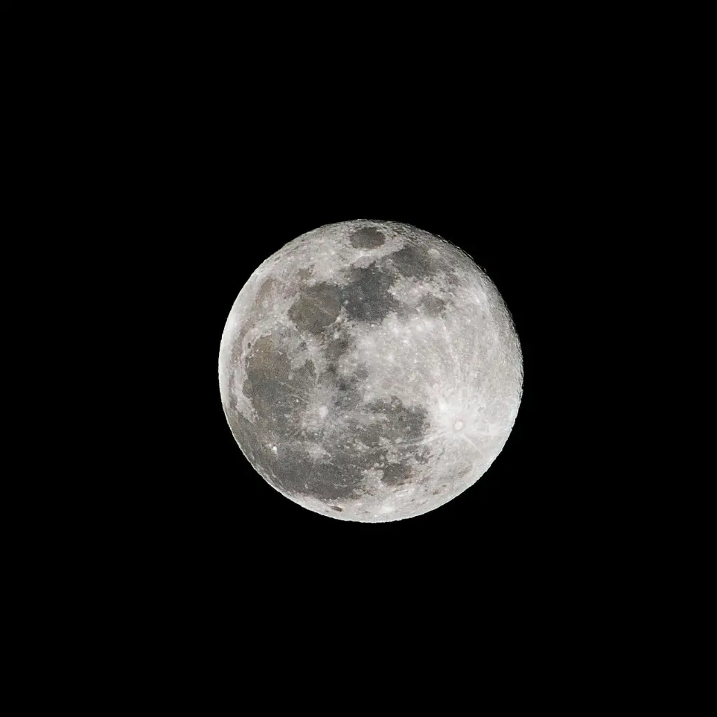 La superluna de octubre brillará hasta un 30 % más que una luna llena normal, ofreciendo un espectáculo visible desde la noche del 5 hasta el amanecer del 7. FOTO: Pixabay