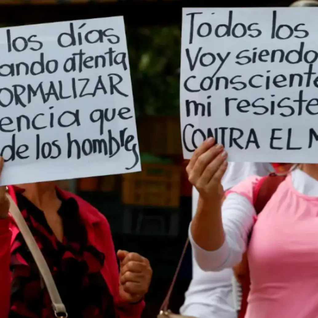 Imagen de referencia de una protesta para rechazar los abusos contra las mujeres. FOTO ARCHIVO EL COLOMBIANO.