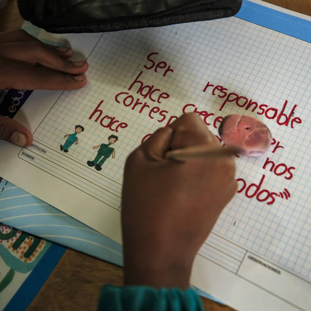 Imagen de referencia para ilustrar a una niña haciendo sus tareas de la escuela. Foto: Andrés Camilo Suárez Echeverry.