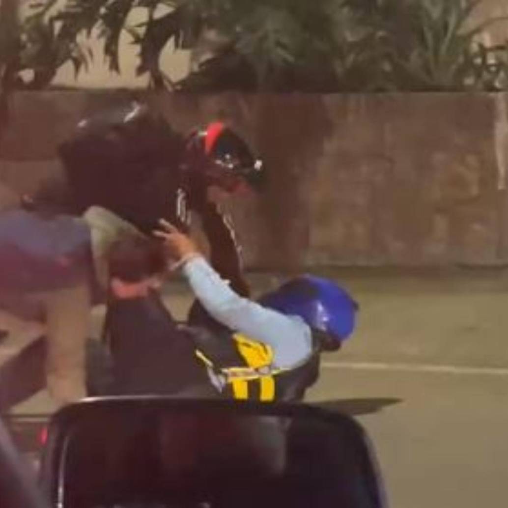 Así fue la agresión contra el agente de tránsito en el sector Manila. FOTO: Cortesía Denuncias Antioquia