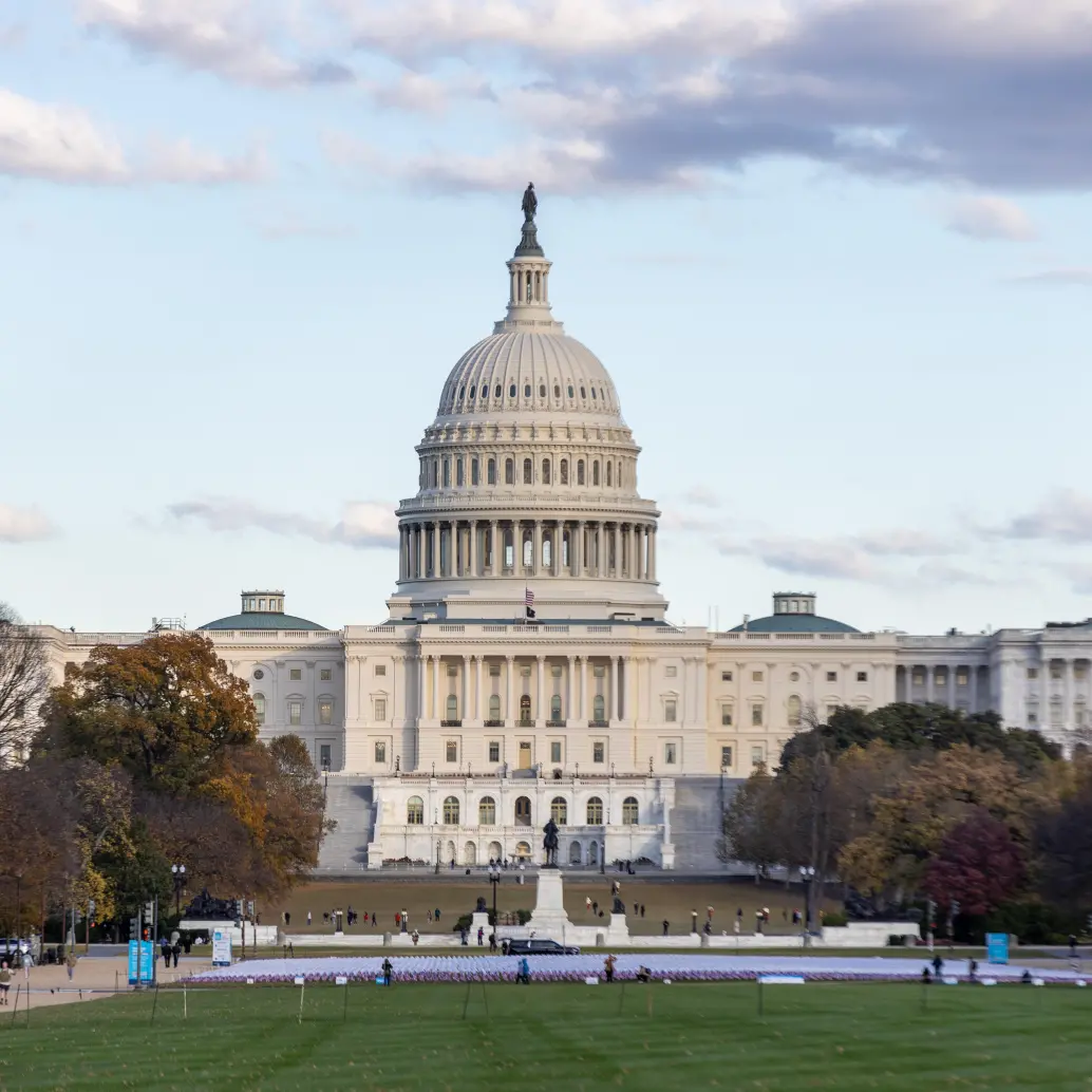 <span class="mln_uppercase_mln">El</span><b><span class="mln_uppercase_mln"> Senado de Estados Unidos había aprobado un paquete presupuestario bipartidista con el objetivo de poner fin al cierre gubernamental más largo de su historia, que alcanzó los 43 días. FOTO: Xinhua</span></b>