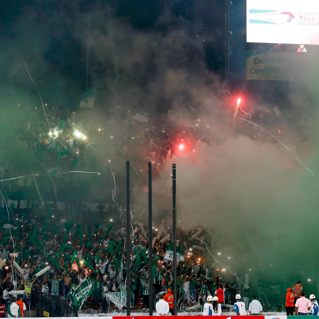 Nacional fue sancionado porque sus hinchas usaron pólvora en el duelo frente a Chicó, como visitante. FOTO JUAN ANTONIO SÁNCHEZ