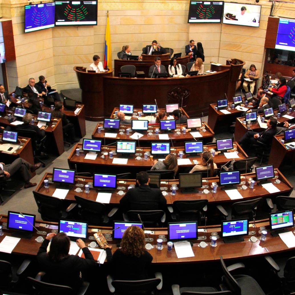 Los tiempos para la discusión y aprobación del Presupuesto General de la Nación para 2026 en el Congreso empiezan a acortarse y la posibilidad de que salga por decreto es inminente.<b><span class="mln_uppercase_mln"> </span></b>FOTO <b><span class="mln_uppercase_mln">colprensa</span></b>