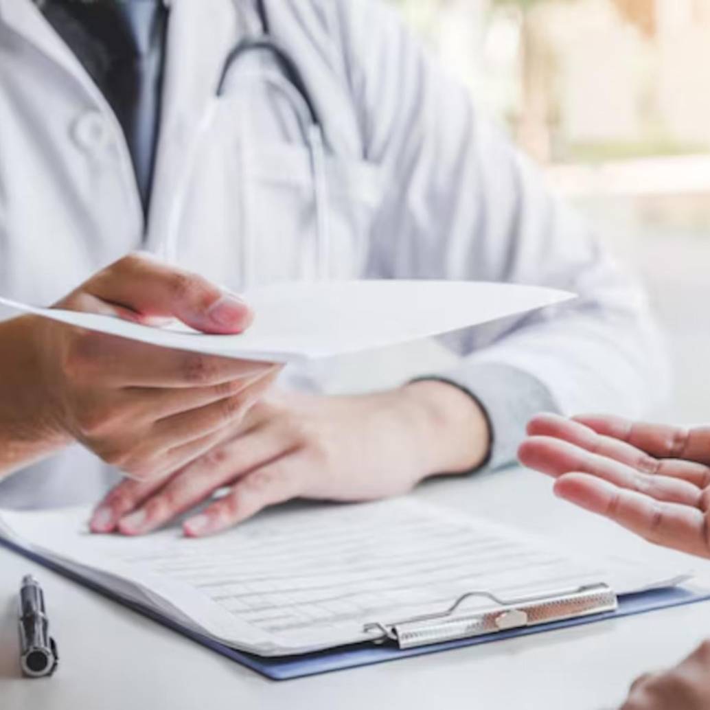De acuerdo con las autoridades, el Consejo Médico de la India ya había recomendado en 2016 mejorar la legibilidad de la letra de los médicos, pero la práctica nunca se generalizó. FOTO: Freepik