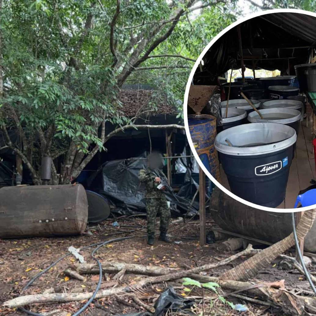 Vista del laboratorio clandestino destruido en zona rural de Mosquera, Nariño, donde las autoridades incautaron cerca de 1,7 toneladas de cocaína. Foto: Fuerza Aeroespacial Colombiana