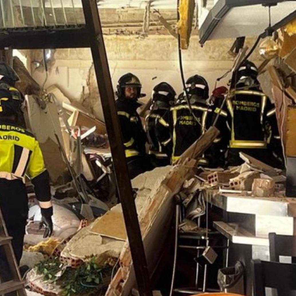 Según los bomberos, tres de los heridos están graves y dos “potencialmente graves”. Todavía se desconoce la causa exacta de la explosión, pero podría ser por fuga de gas. FOTO: Redes sociales @EmergenciasMadrid