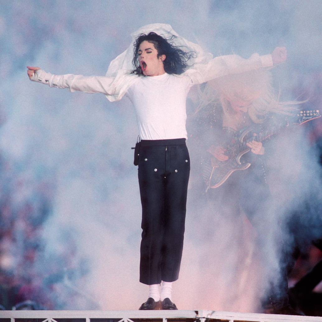 Michael Jackson durante su presentación en el Super Bowl de 1993. FOTO Archivo