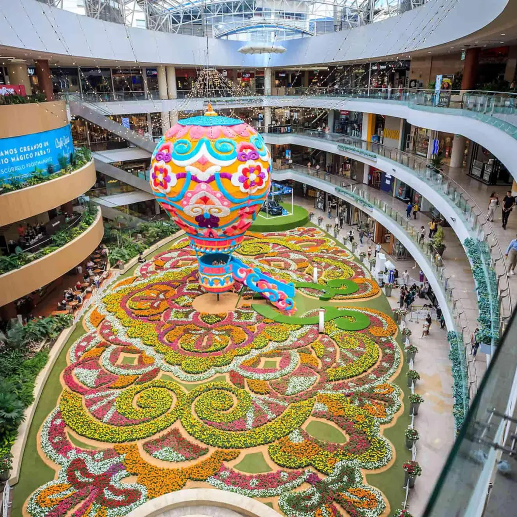 Este es el tapete floral del Centro Comercial Santa Fe. FOTO Camilo Suárez