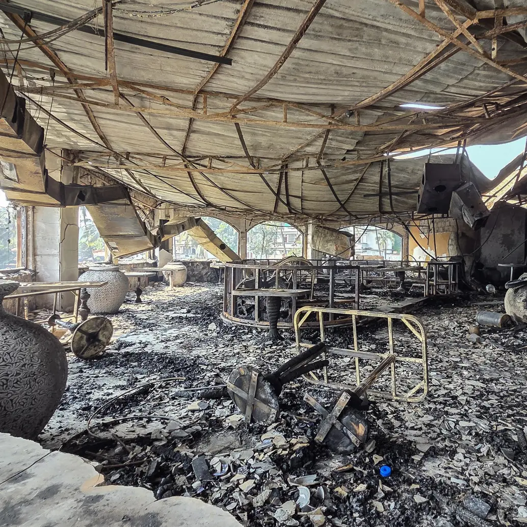 Un incendio que arrasó una discoteca india en la popular región turística de Goa mató a 25 personas, según informó el ministro jefe del Estado este 7 de diciembre. FOTO: AFP