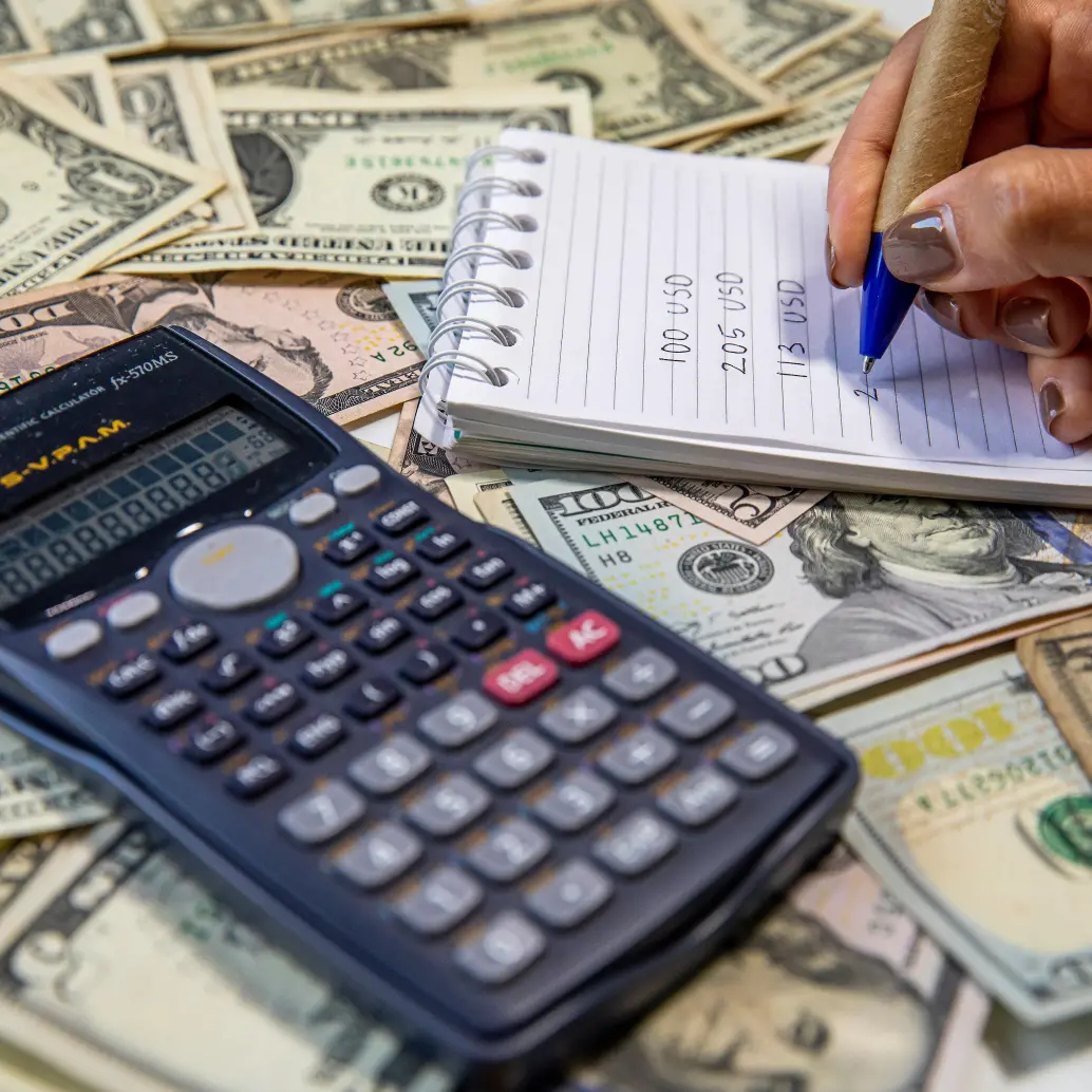 La TRM se ubicó en $3.248,87, su nivel más bajo en seis años, mientras analistas y Goldman Sachs prevén que el peso colombiano mantenga parte de su fortaleza en los próximos meses. FOTO EL COLOMBIANO