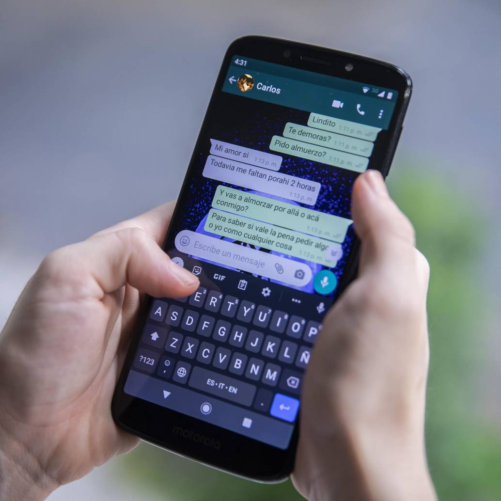 WhatsApp permite proteger conversaciones privadas con un código secreto en Android, iPhone y computadoras. FOTO Carlos Alberto Velásquez