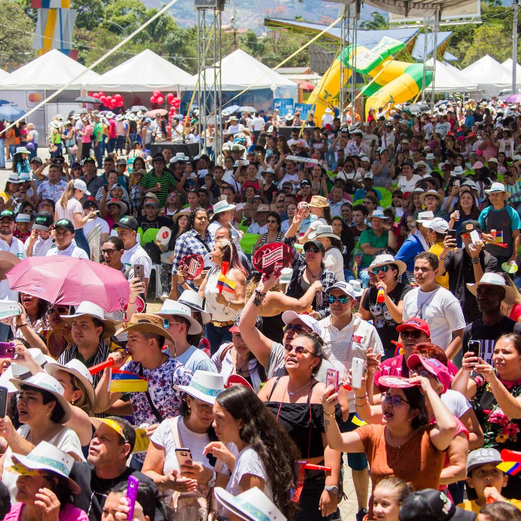 En años anteriores la celebración de los tenderos ha sido multitudinaria. FOTO archivo EL COLOMBIANO