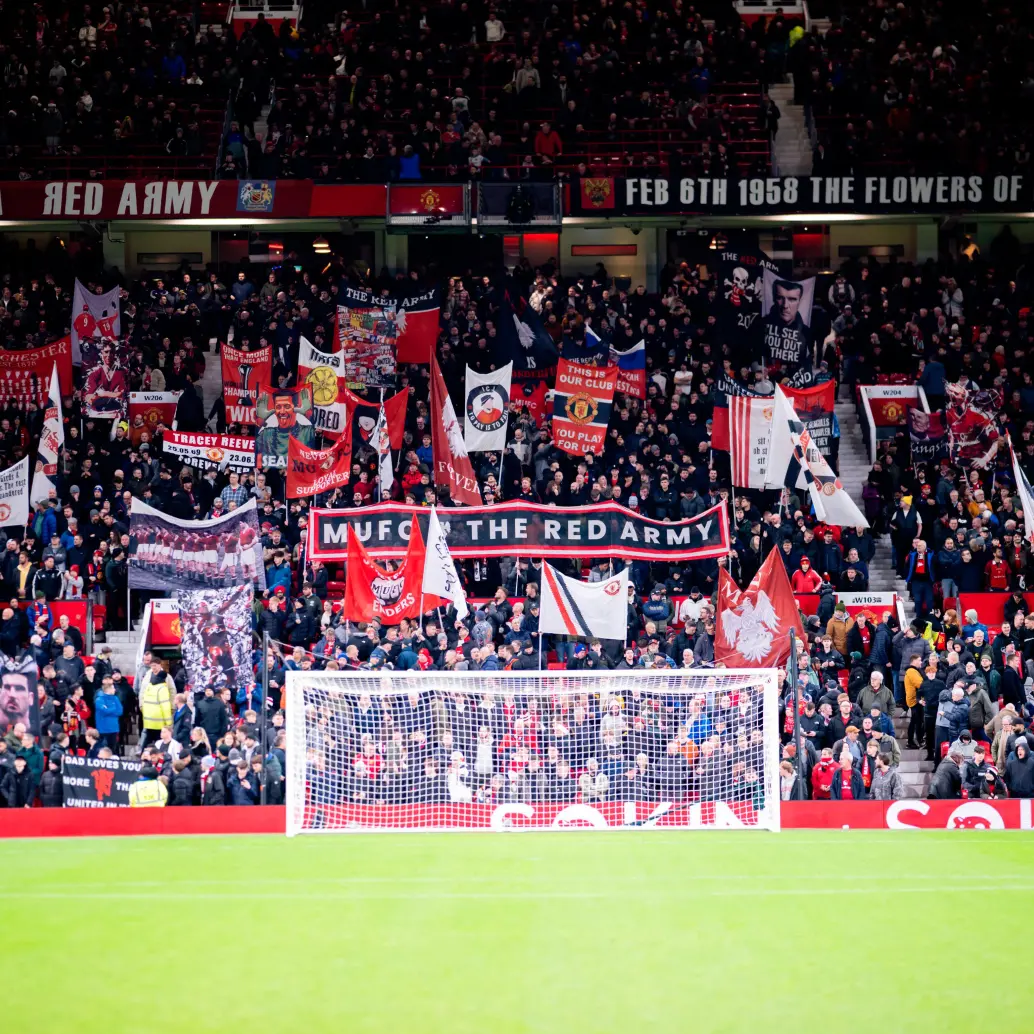 Los aficionados del Manchester United piden hace varios años que su equipo recupere el protagonismo que tuvo en los primeros años del 2000. No son campeones en Inglaterra desde 2013. Foto: tomada del x de @ManUtd_Es