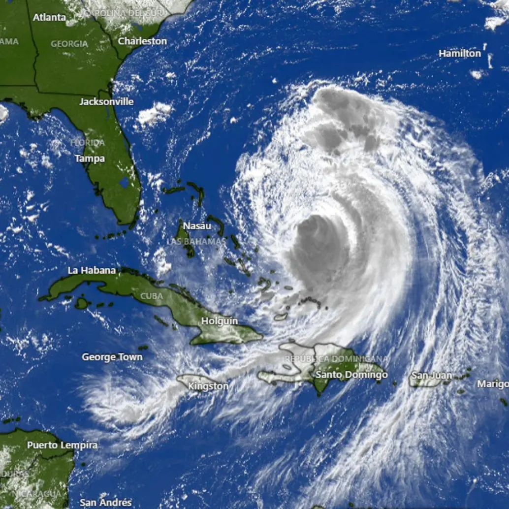 Erin<b> </b>sigue su trayectoria hacia el noroeste y pasará a mediados de esta semana entre la costa este de Estados Unidos y Bermudas. FOTO: Tomada de Windy