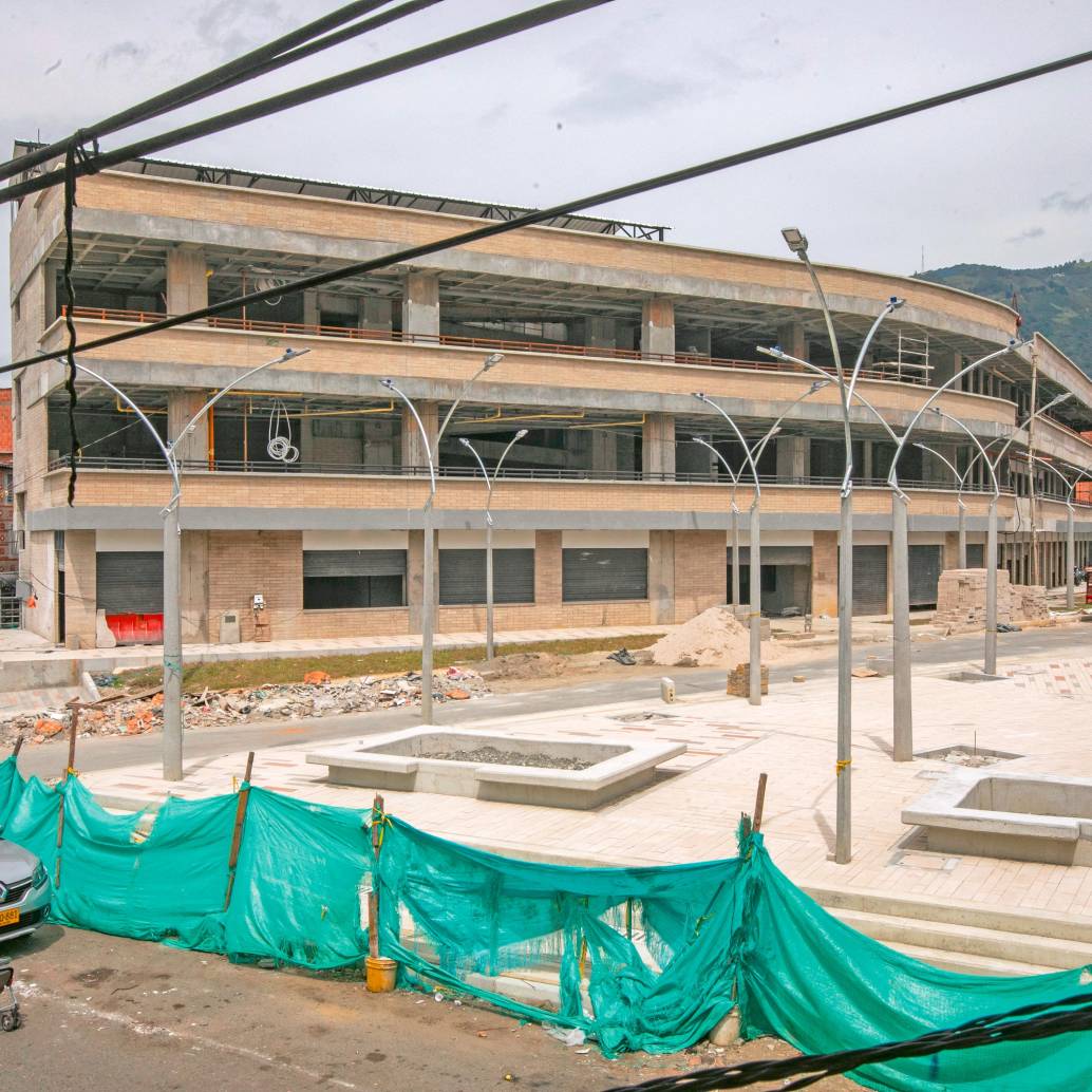 La Plaza de Mercado de Bello es una de las obras que aún no entran en servicio. Se encuentra cerrada hace cuatro años. FOTO ESNEYDER GUTIÉRREZ CARDONA