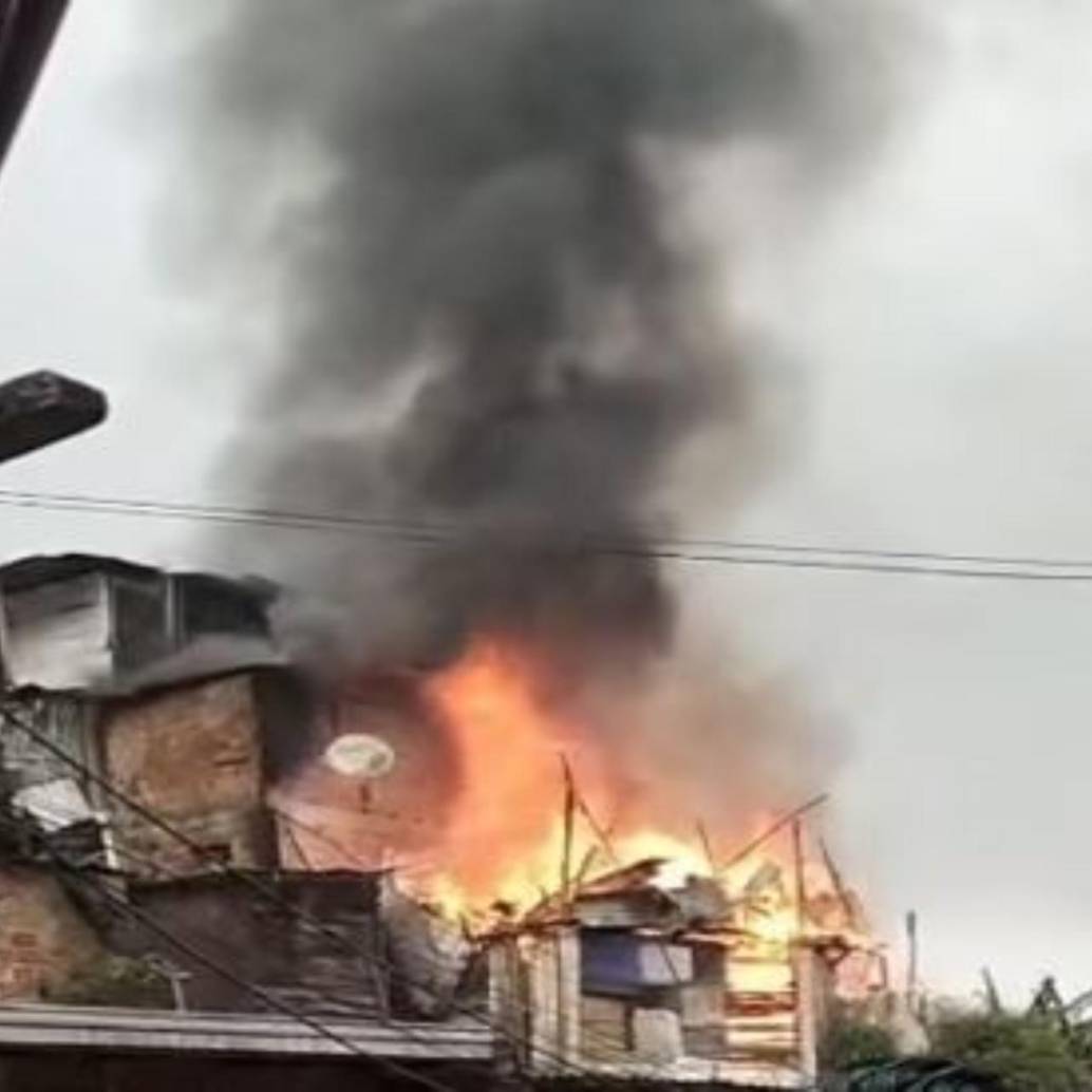 Así fue el incendio que causó la emergencia en Santo Domingo Savio. FOTO: imagen tomada de redes