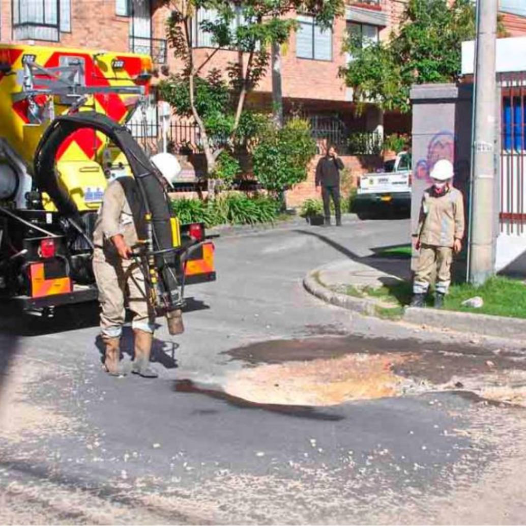 La Corte Suprema mantuvo la condena contra exdirectora de mantenimiento vial de Bogotá por contratación irregular de maquina tapahuecos. FOTO: Colprensa