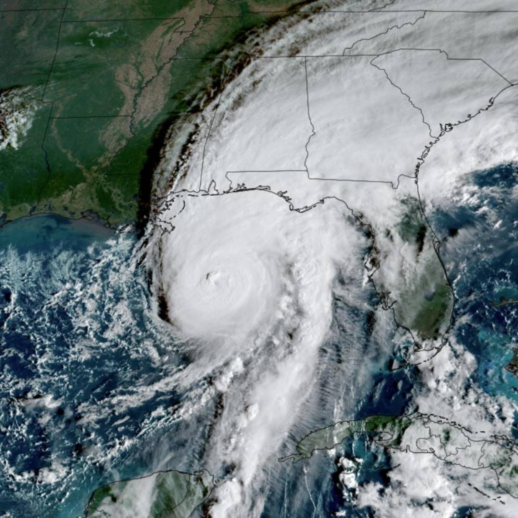 Lluvias torrenciales, vientos de 165 km/h y daños en infraestructura marcaron el paso de Isaías por Florida y Alabama, obligando a suspender vuelos, evacuar plataformas petroleras y declarar estado de emergencia. FOTO: AFP