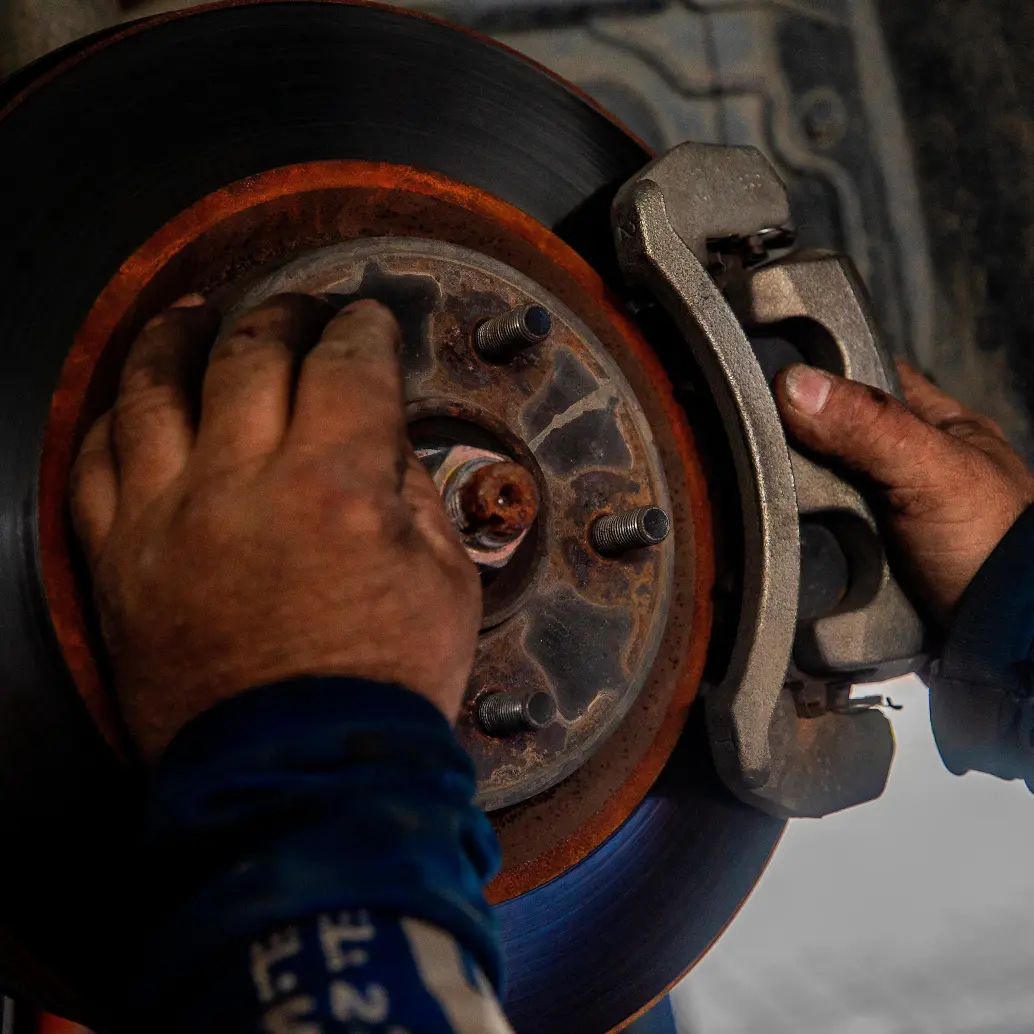 Asopartes advierte que los bloqueos en corredores viales clave podrían afectar inventarios, aumentar costos logísticos y generar retrasos en la cadena de suministro del sector automotor. FOTO Camilo Suárez
