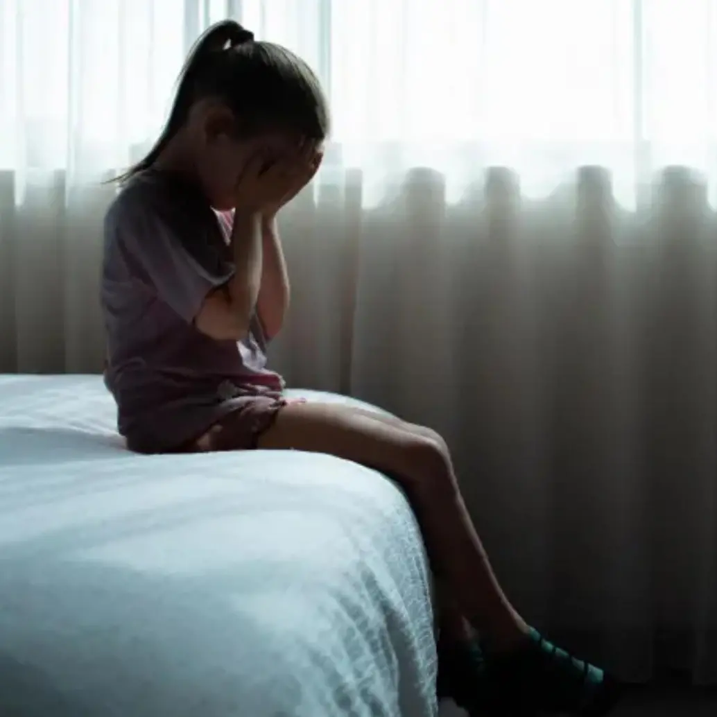 Entre las paredes de una casa en Attendorn, una niña perdió su infancia mientras su madre y abuelos tejían una red de engaños para ocultar su cautiverio al resto del mundo. FOTO: Getty