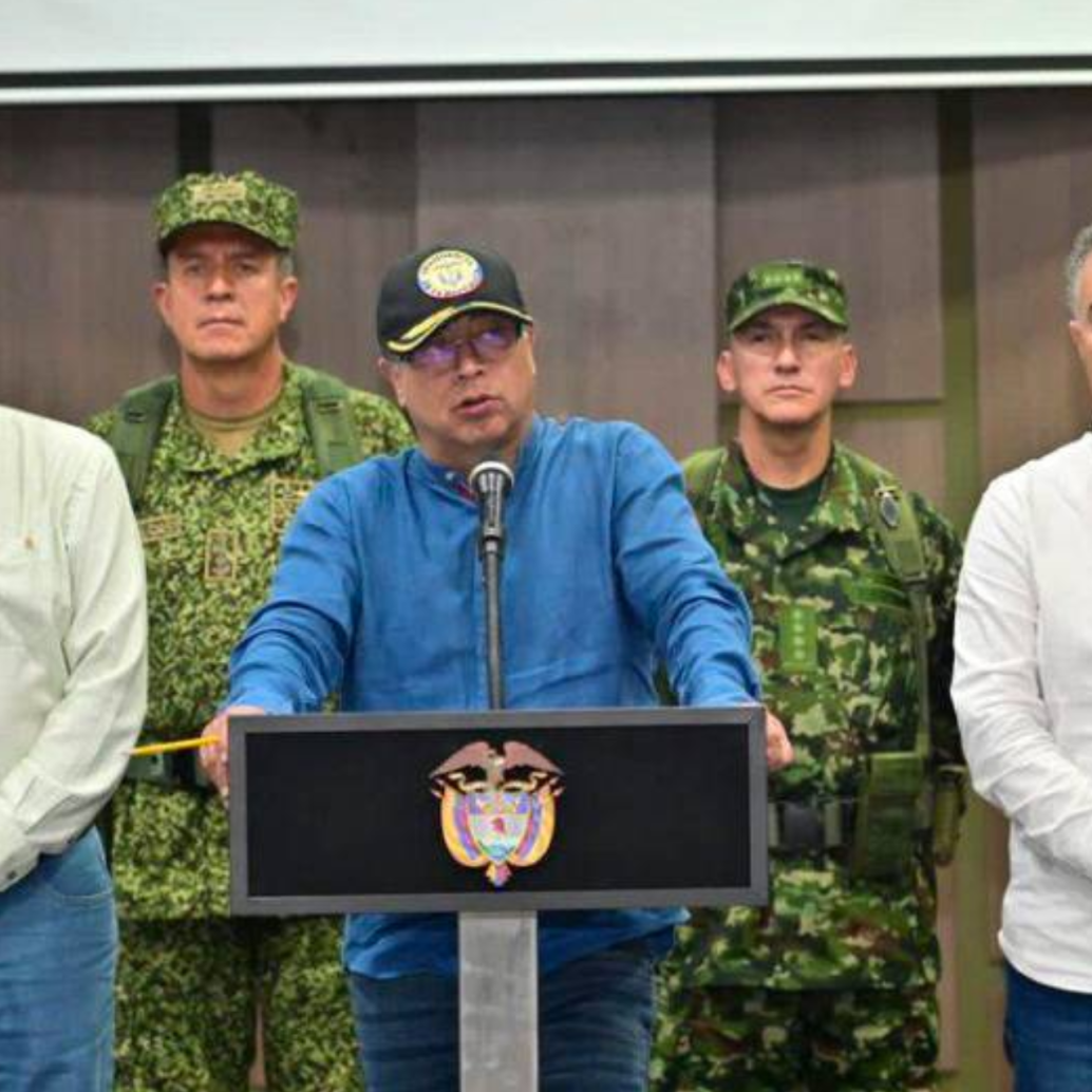 El presidente Gustavo Petro insiste en la orden de destruir a los paramilitares que se consolidan en regiones de Antioquia y Córdoba. FOTO: Colprensa