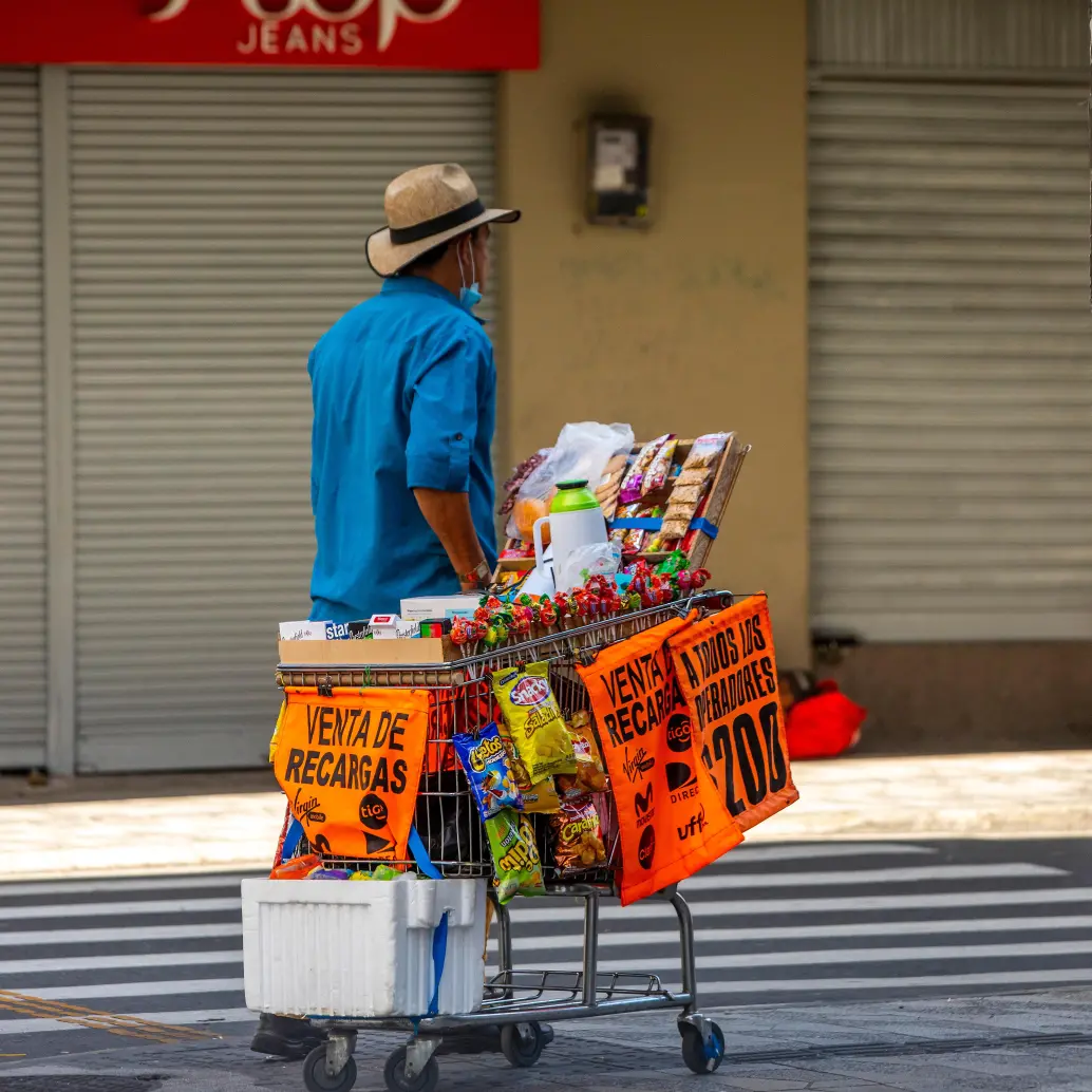 El empleo por cuenta propia sumó 457.000 personas en marzo, superando la creación de puestos de trabajo formales. FOTO EL COLOMBIANO.