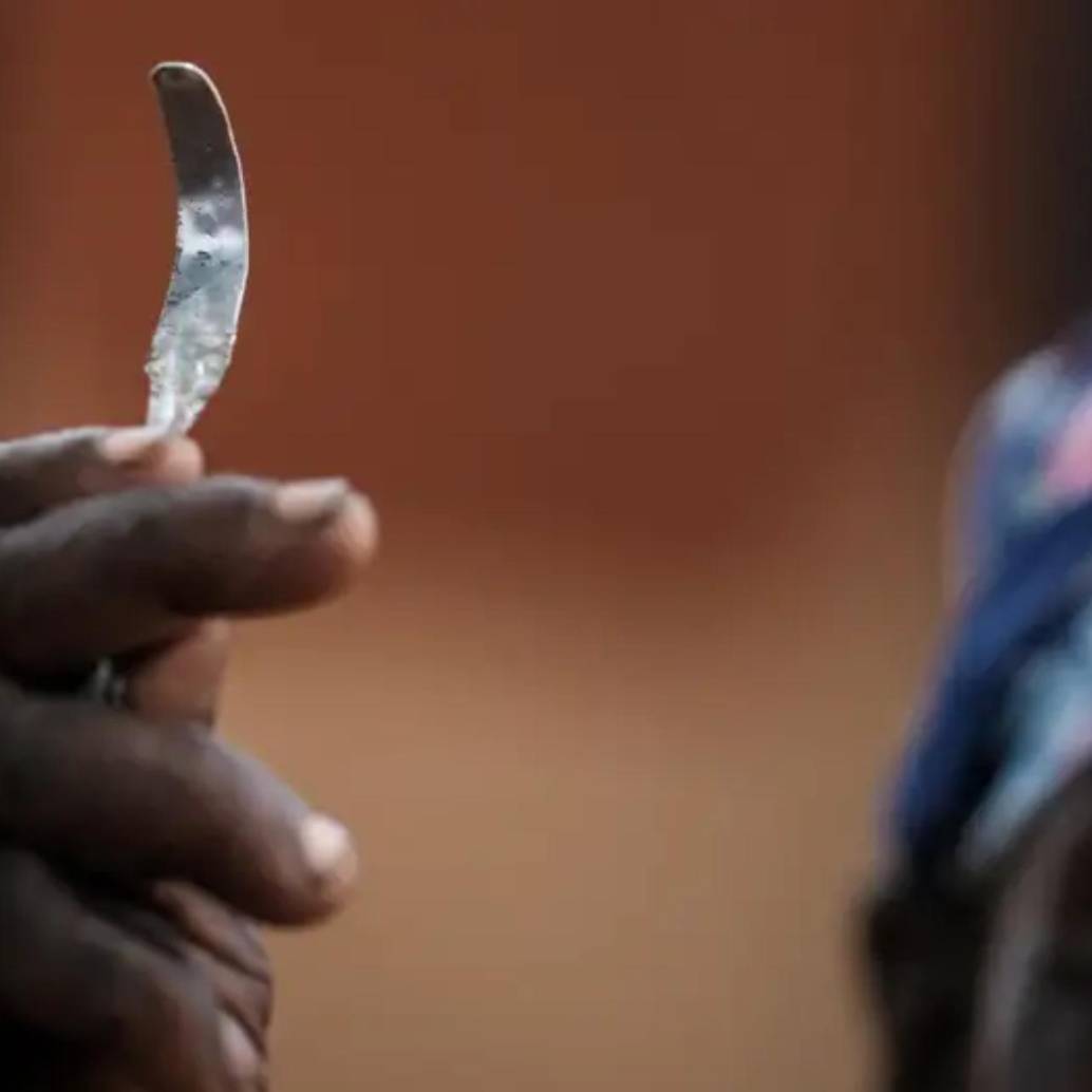 Con 230 millones de sobrevivientes a nivel mundial, las autoridades sanitarias urgen a mantener la inversión en educación y redes sociales como únicas armas efectivas contra esta práctica. FOTO: AFP