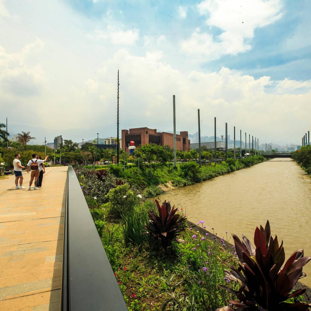 Los cálculos de la UdeA indican que de mantenerse el panorama actual, el río Medellín podría llegar a tener un caudal similar al Cauca en sus momentos críticos. FOTO: MANUEL SALDARRIAGA