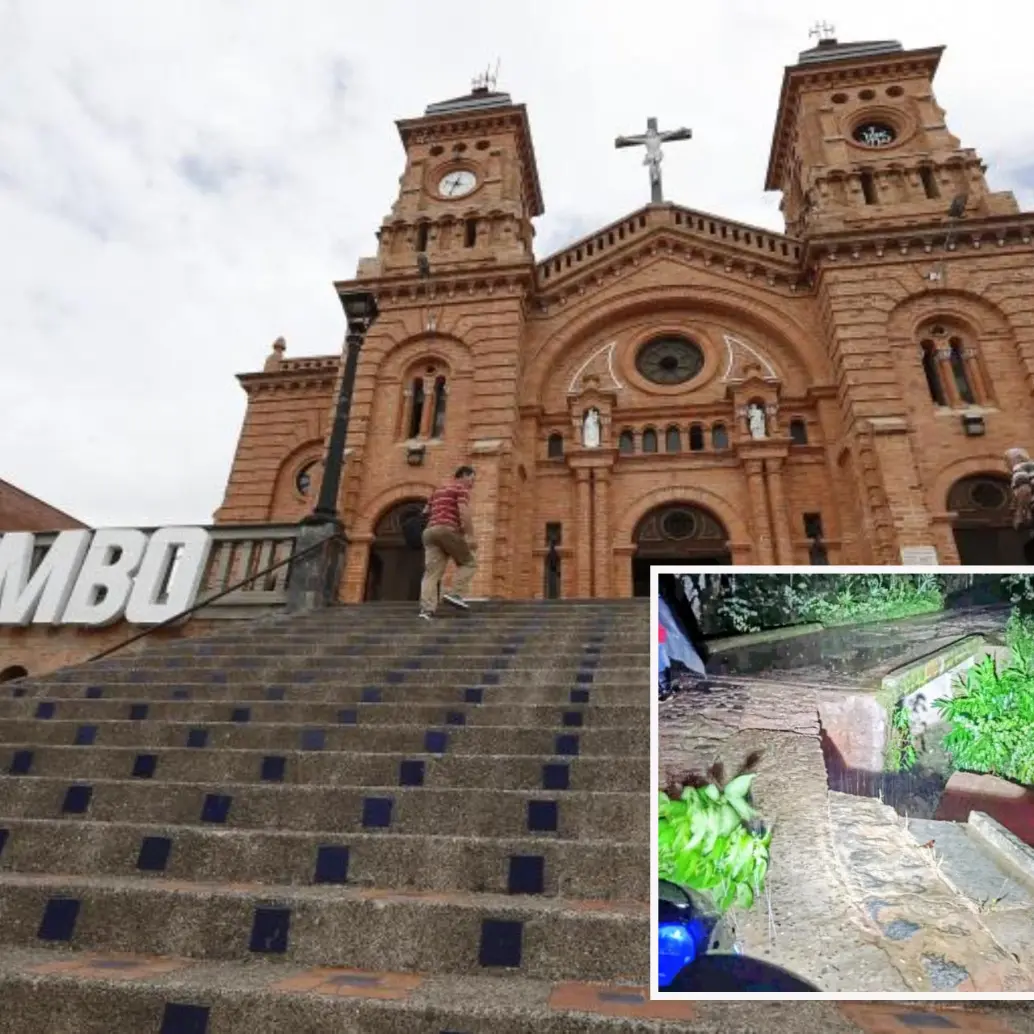 Adelante, daños en el puente del sector El Atajo. Atrás, parque principal del municipio de Yolombó. Foto: Manuel Saldarriaga Quintero