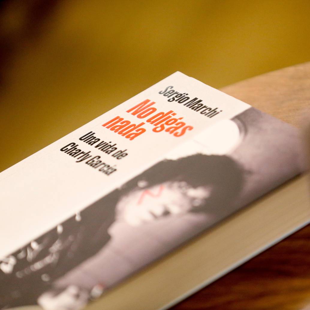 <i>No digas nada</i>, la biografía de Charly García escrita por Sergio Marchi, llega a Colombia en una edición ampliada con nueve capítulos inéditos. FOTO Colprensa