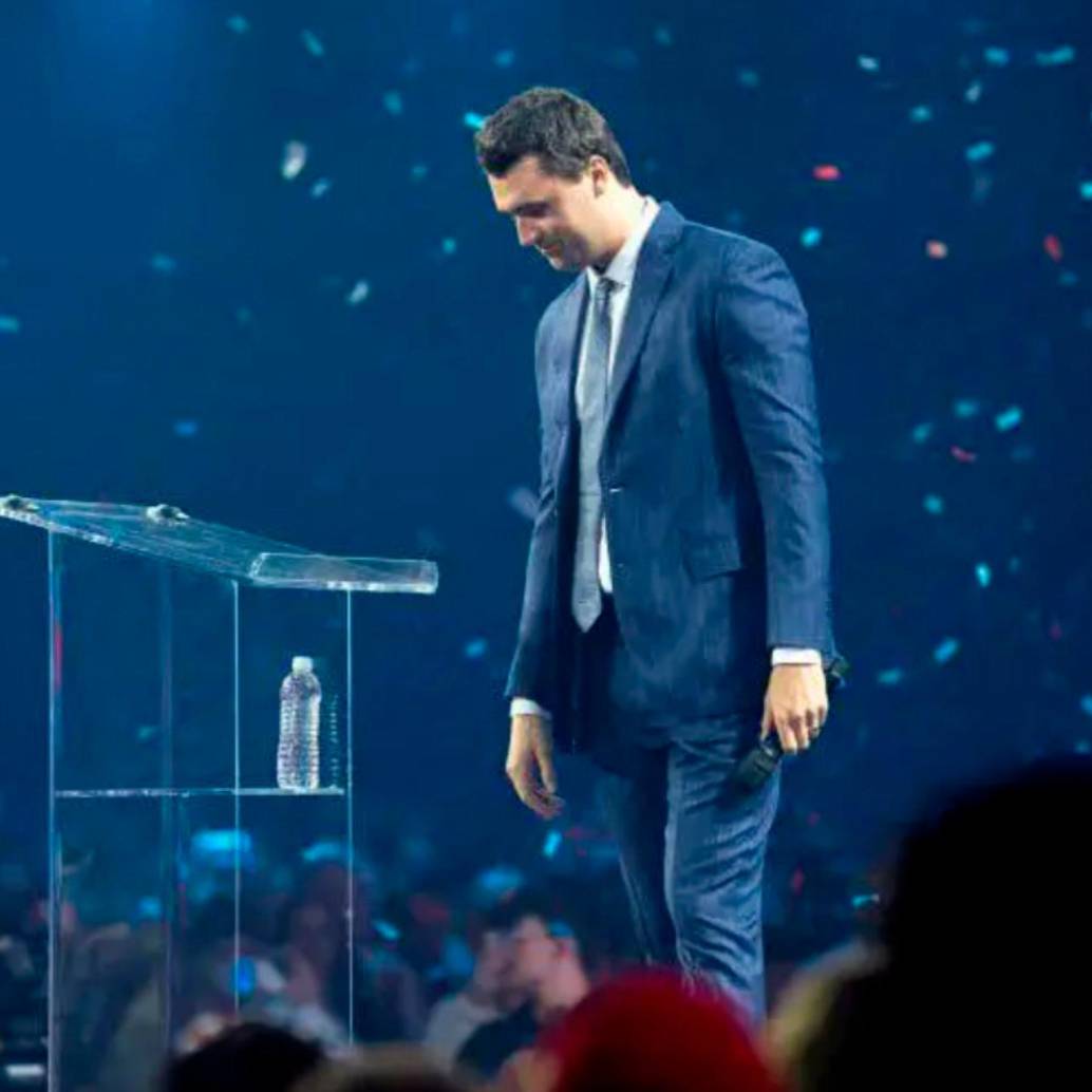 Charlie Kirk participó activamente en la campaña de Donald Trump atrayendo votantes jóvenes. FOTO: AFP
