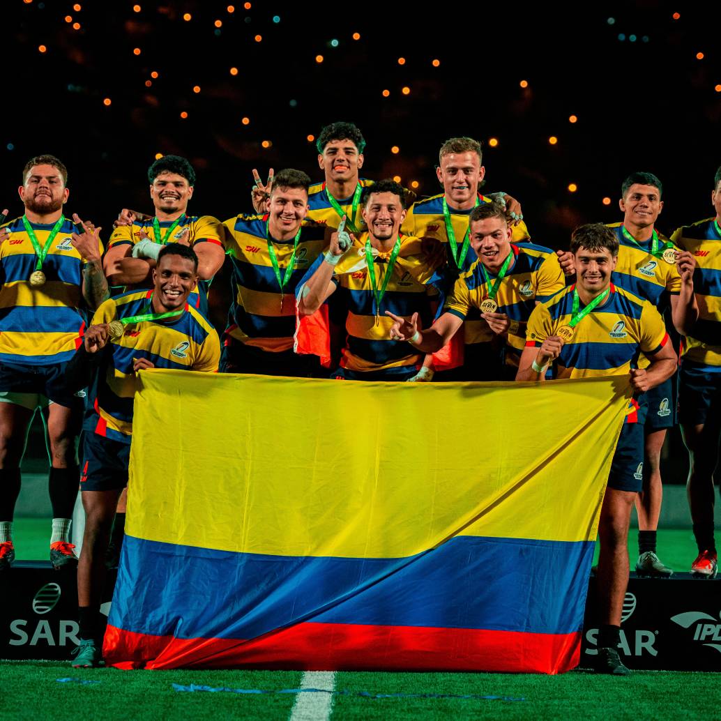 En las imágenes aparecen el equipo masculino, campeón por primera vez, y el elenco femenino, que se quedó con el segundo lugar. FOTOS CORTESÍA FCR