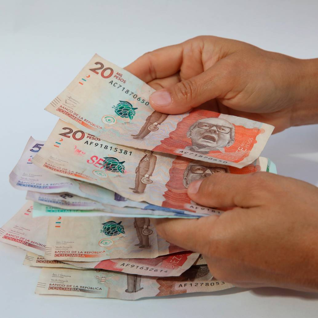 El aumento de 23% del salario mínimo elevó la concentración de trabajadores en el piso salarial y amplió la brecha entre formalidad e informalidad, según Anif. FOTO ELCOLOMBIANO